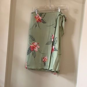 Tommy Bahama wrap around skirt , Small